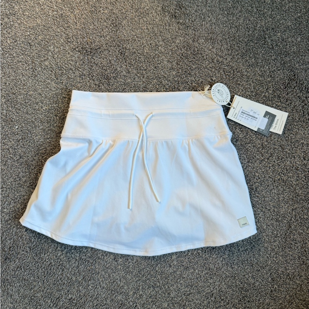 Vuori daily white skirt with drawstring size XS